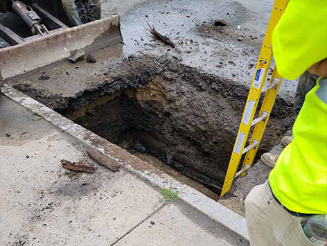 <b>Relocation of HEX manhole C19BA-203:</b>  New pit is dug for new 4'x4'x4'D vault which will replace and relocate HEX manhole C19BA-203 to its new location.