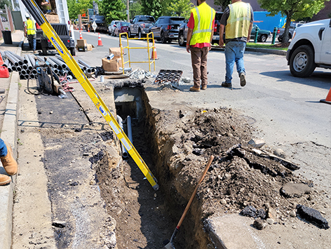 Installing (11) 4 inch ducts and (4) 1.25 inch ducts between HEX manholes C19BA-202 and relocated C19BA-203.